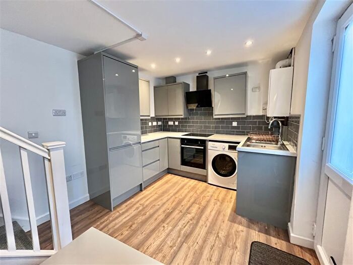 2 Bedroom Flat To Rent In Cromwell Street, Nottingham, NG7