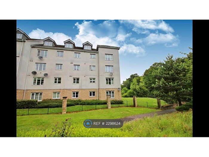 2 Bedroom Flat To Rent In Queens Crescent, Livingston, EH54