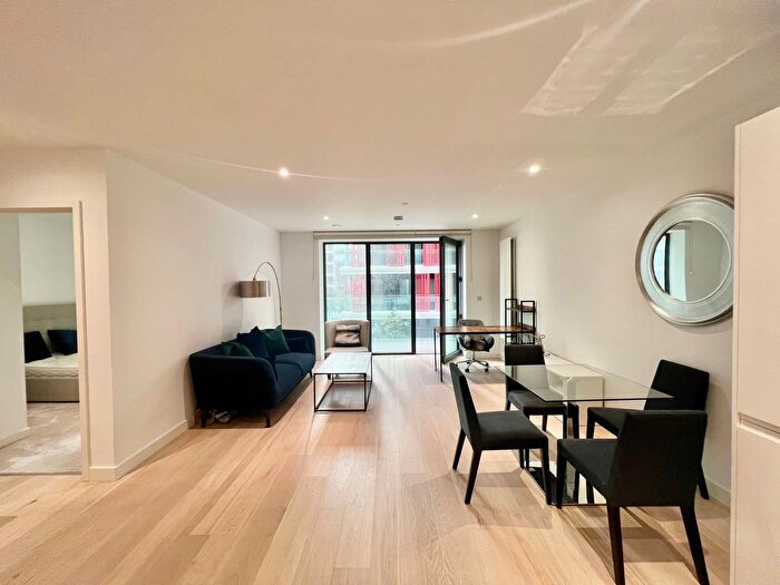 2 Bedroom Flat To Rent In Bonnet Street, London, E16