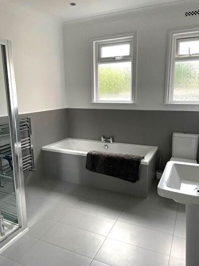 2 Bedroom Flat To Rent In Cecil Road, Enfield, EN2