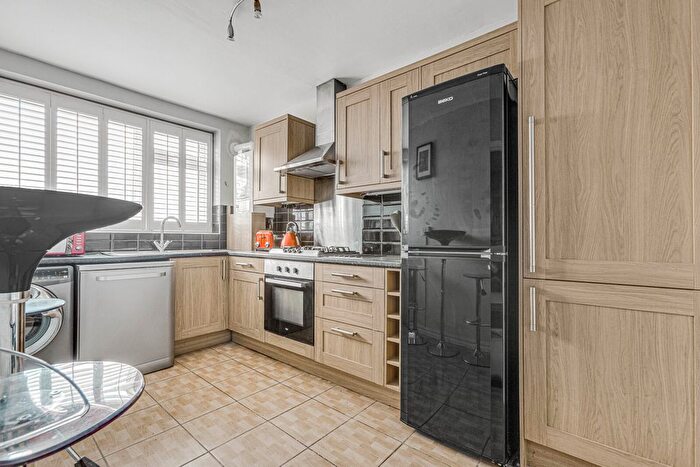 2 Bedroom Flat To Rent In Ingram Lodge, Kings Avenue, SW4