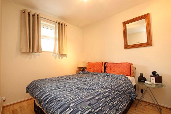 1 Bedroom Flat For Sale In Garfield Road, Twickenham, TW1