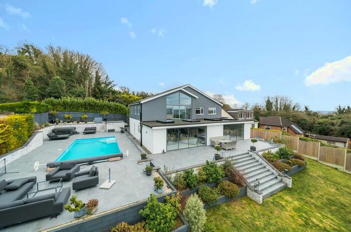 4 Bedroom Detached House For Sale In Queenswood Road, Blue Bell Hill, Aylesford, ME20