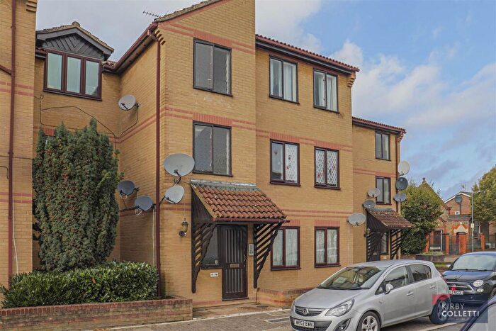 1 Bedroom Flat To Rent In Maple Leaf Court, Cross Road, Waltham Cross, Hertfordshire, EN8