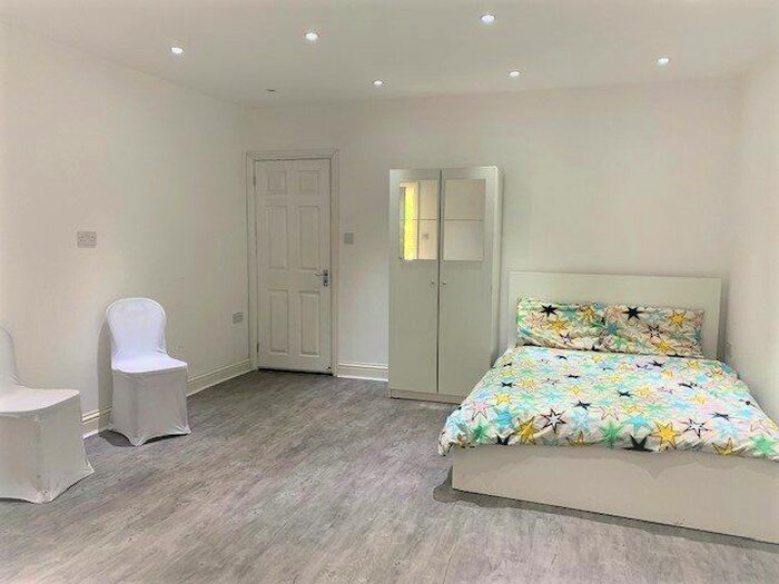 1 Bedroom Flat To Rent In Taunton Way, Stanmore, HA7