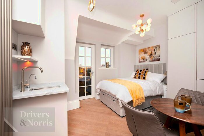 Studio To Rent In Montserrat Road, Putney, London, SW15