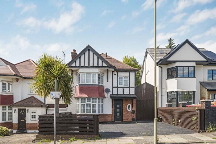 3 Bedroom Detached House For Sale In Elliot Road, Hendon, NW4