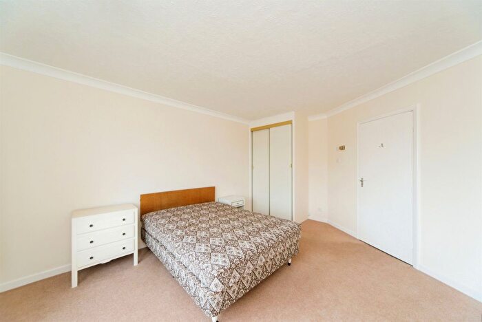 2 Bedroom Flat For Sale In West Parade, Bexhill-On-Sea, TN39