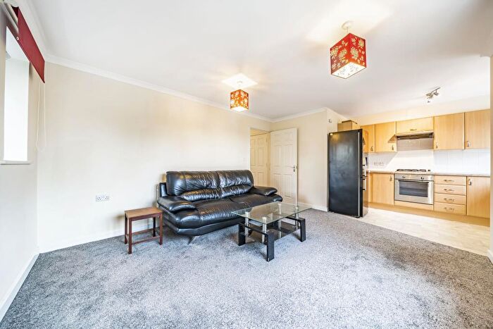 2 Bedroom Apartment To Rent In Reading Road, Winnersh, RG41