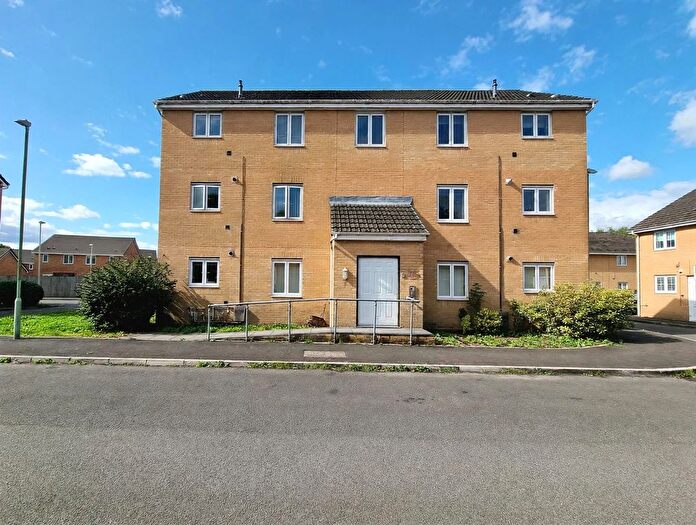2 Bedroom Flat For Sale In Ffordd Maendy, Sarn, CF32