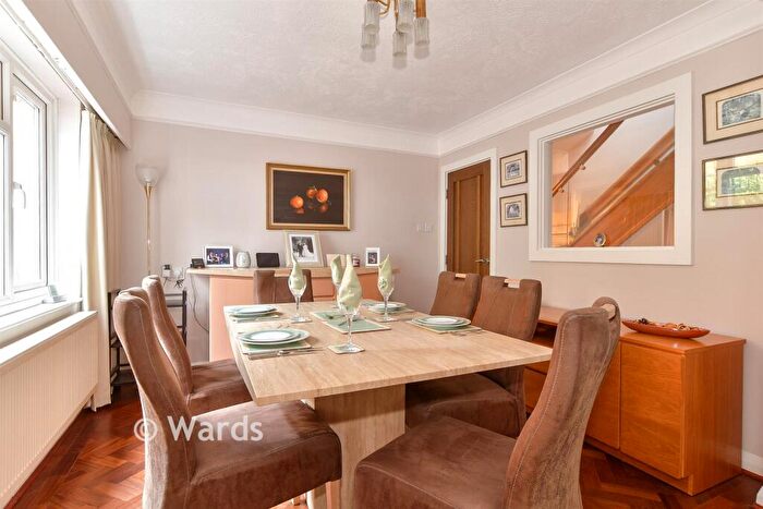 4 Bedroom Detached House For Sale In Robin Hood Lane, Walderslade, Kent, ME5