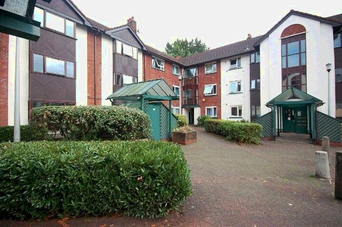 3 Bedroom Flat To Rent In Canterbury Gardens, Salford M5
