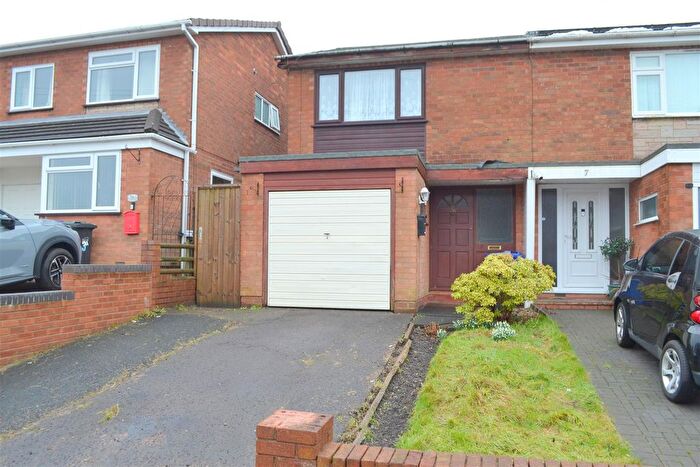3 Bedroom Semi Detached House For Sale In Redwood Avenue, Dudley, DY1