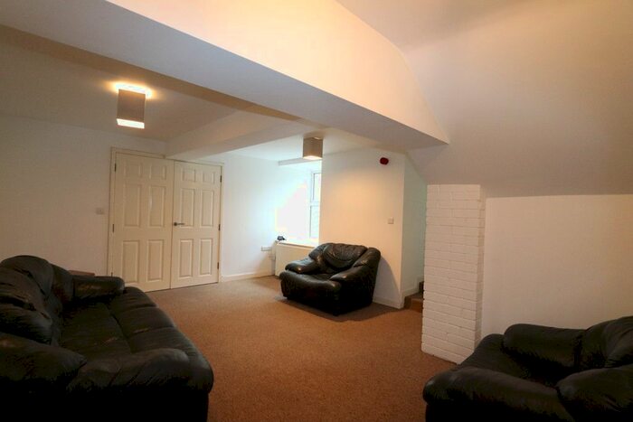 2 Bedroom Flat To Rent In Hill Street, Haverfordwest, SA61