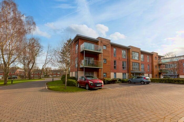 2 Bedroom Flat To Rent In Morewood Close, Sevenoaks, TN13