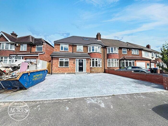 4 Bedroom Semi-Detached House For Sale In Peak House Road, Great Barr, Birmingham, B43