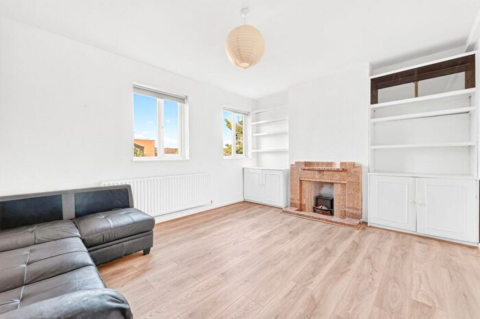 2 Bedroom Flat To Rent In Stroud Green Road, London, N4