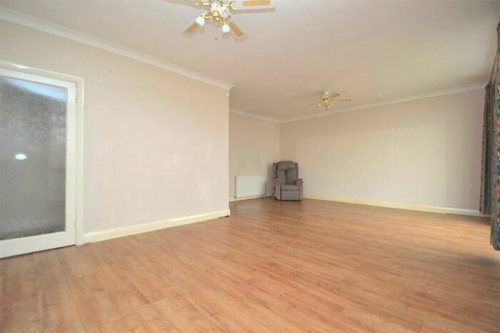 2 Bedroom Semi-Detached Bungalow For Sale In Peaketon Avenue, Redbridge, IG4