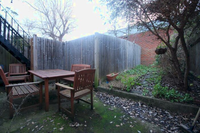 3 Bedroom Flat To Rent In Oakmead Road, London, SW12