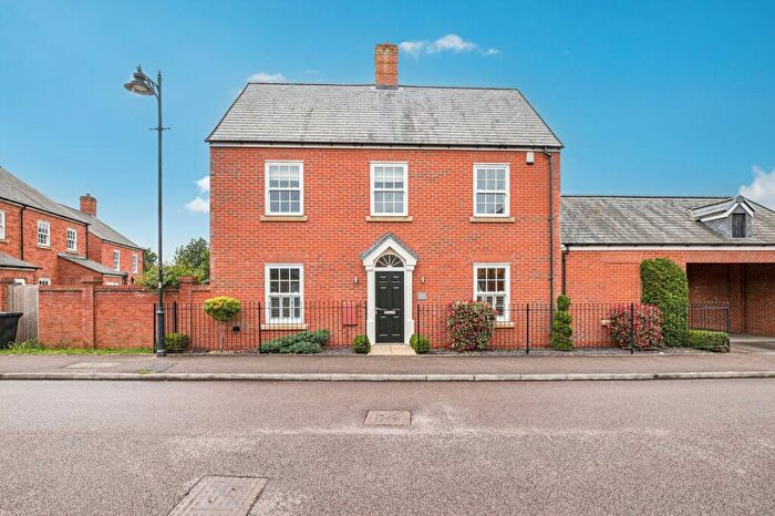 4 Bedroom Detached House For Sale In Wagstaff Way, Ampthill, MK45