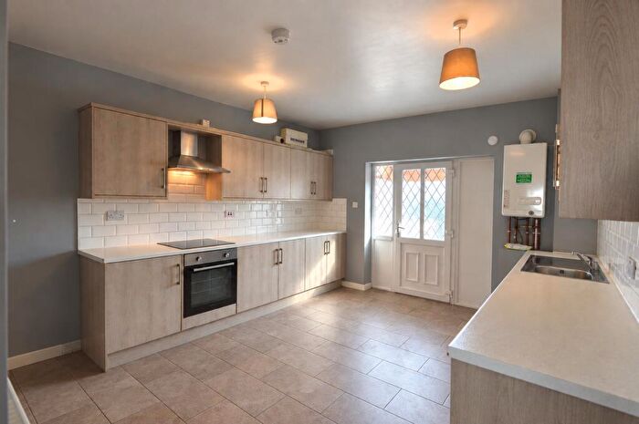 3 Bedroom Flat To Rent In Arbury Road, Nuneaton, CV10