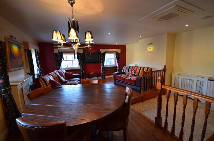 1 Bedroom Apartment To Rent In Somerset House, Halifax, HX1