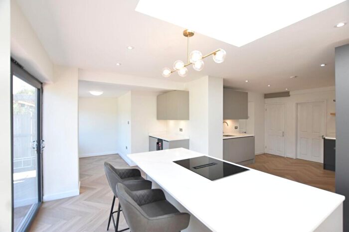 4 Bedroom Detached House To Rent In Kennel Lane, Fetcham, KT22