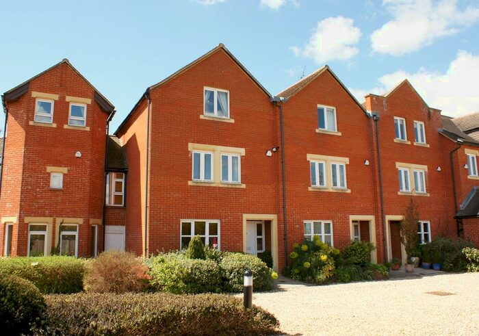 4 Bedroom Town House To Rent In Anstey Road, Alton, GU34