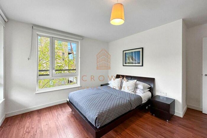 2 Bedroom Flat To Rent In Blondin Way, London, SE16