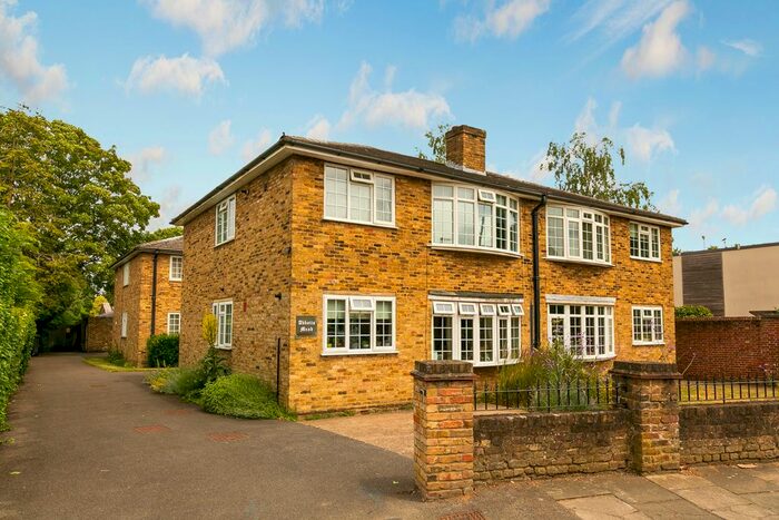 2 Bedroom Flat To Rent In Craig Road, Richmond, TW10