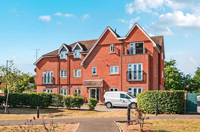 1 Bedroom Flat For Sale In Raynham Close, Burpham, Guildford, GU4