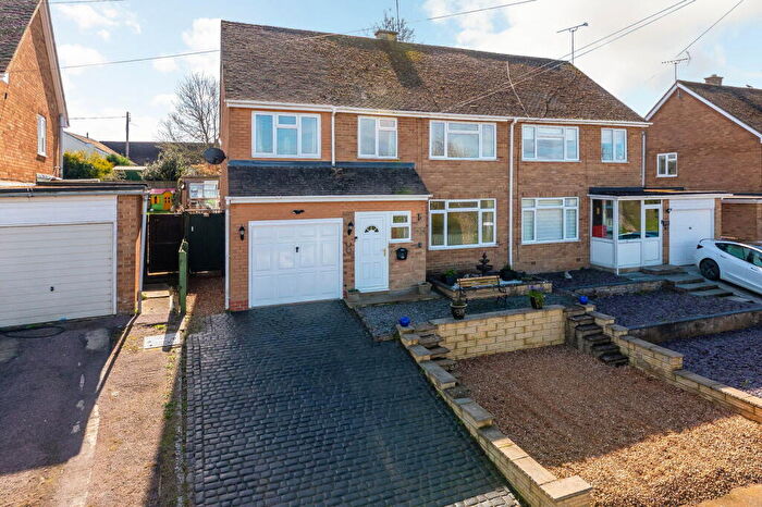 4 Bedroom Semi Detached House For Sale In Danvers Close, Broughton, OX15