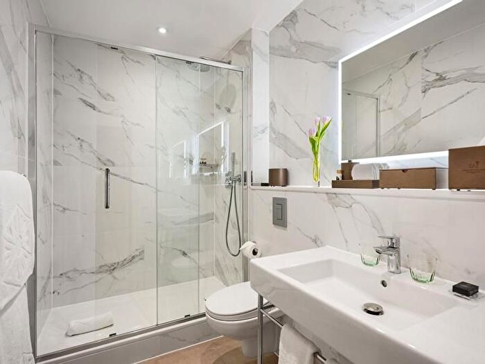 2 Bedroom Flat To Rent In London, SW1E
