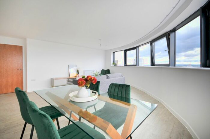 2 Bedroom Flat To Rent In Furness Quay, Salford, M50