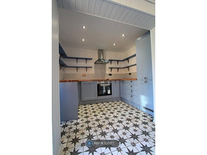 4 Bedroom Semi-Detached House To Rent In Avenue Road, Southampton, SO14