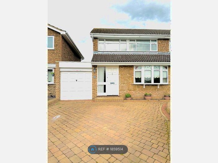 3 Bedroom Semi-Detached House To Rent In Downsway, Chelmsford, CM1
