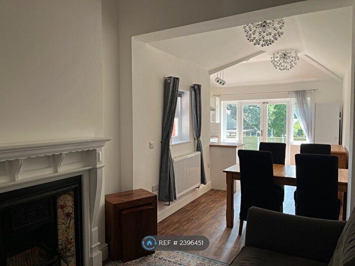 2 Bedroom Flat To Rent In Elberton House, Sherwood, Nottingham, NG5