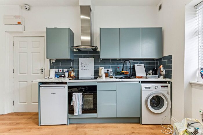 1 Bedroom Flat To Rent In Devonport Road, Shepherds Bush Green, W12