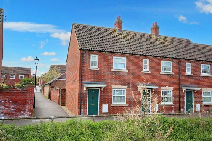2 Bedroom End Of Terrace House To Rent In Milford Place, Fairford Leys, HP19