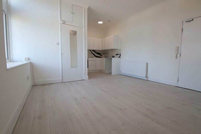 Studio To Rent In Tottenham Lane, London, N8