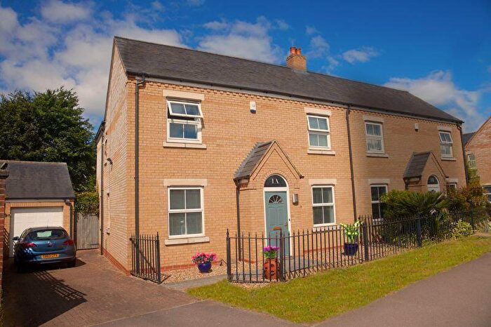 3 Bedroom Semi-Detached House For Sale In Drove Road, Biggleswade, SG18