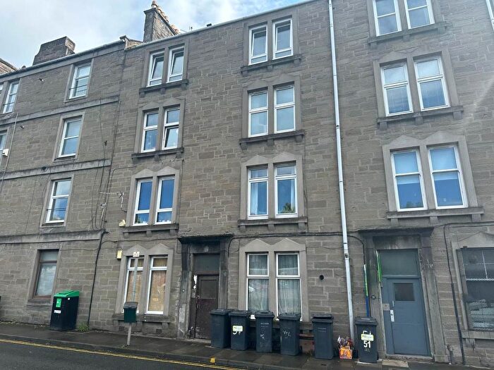 2 Bedroom Flat To Rent In / Dura Street, Dundee, DD4