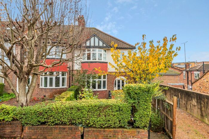 3 Bedroom End Of Terrace House To Rent In Diamond Terrace, London, SE10