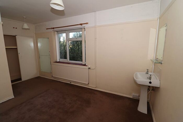 2 Bedroom Flat For Sale In Cooden Sea Road, Bexhill-On-Sea, TN39