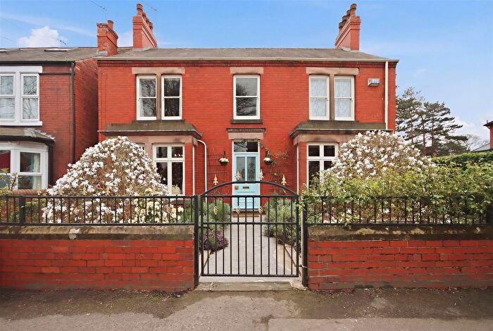 5 Bedroom Detached House For Sale In Chatsworth Road, Brampton, Chesterfield, S40