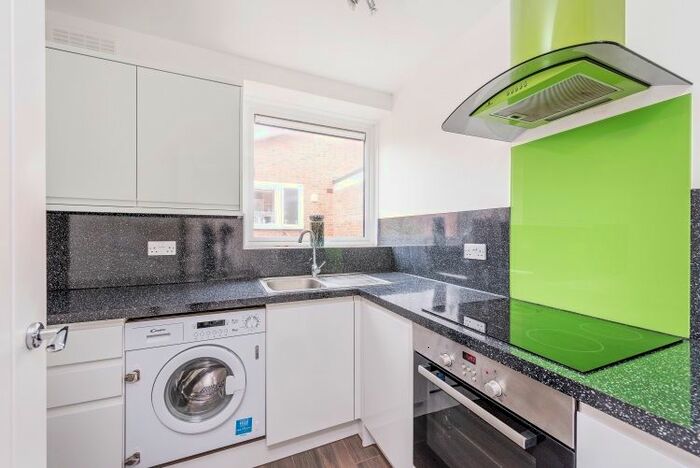 Studio To Rent In Newcourt Street, London, NW8