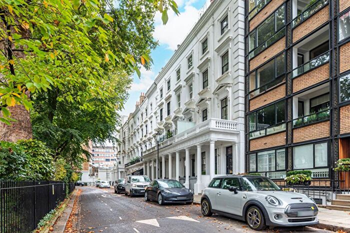 3 Bedroom Maisonette To Rent In Ovington Square, Knightsbridge, London, SW3