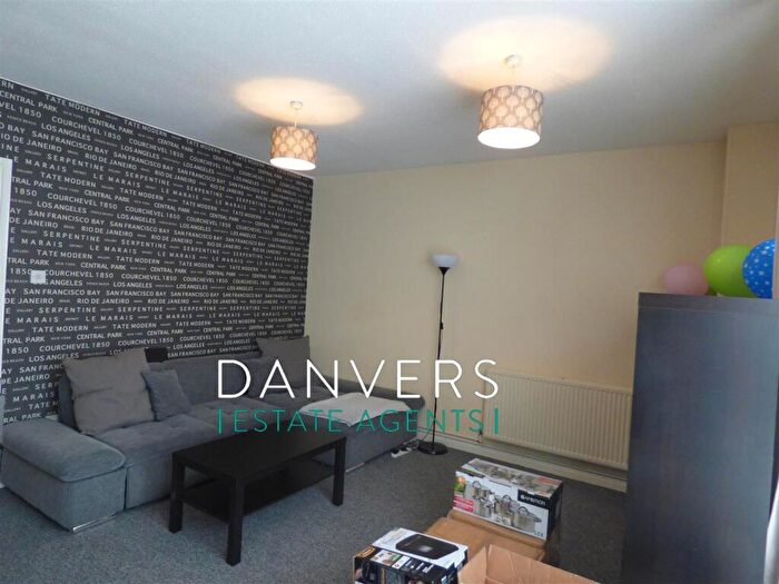 2 Bedroom Apartment To Rent In Western Boulevard, Leicester, LE2