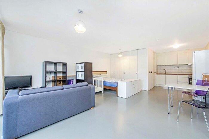 Studio To Rent In Barbican, London, EC2Y