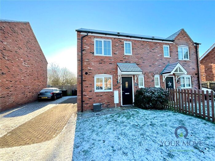 3 Bedroom Semi Detached House For Sale In Kingcup Close, Catshill, Bromsgrove, Worcestershire, B61